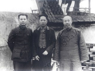 1939年3月董必武（右）和叶挺（中）、叶剑英（左）在重庆八路军办事处