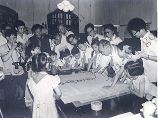 1982年6月1日张爱萍给红岩少年报题字留念