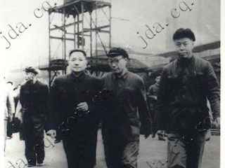 邓小平视察重钢